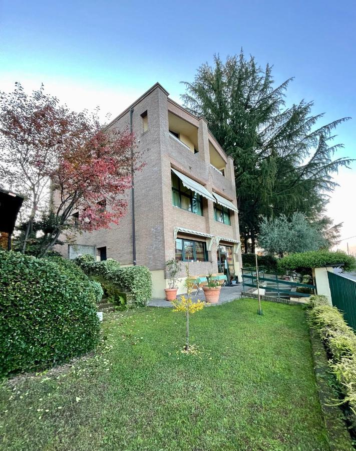 Hotel Visconti Cardano Al Campo Exteriör bild